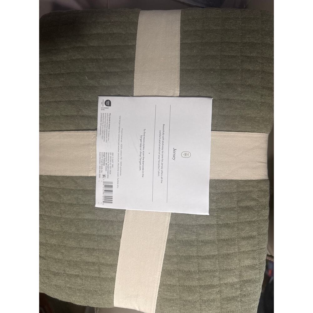 Jersey Quilt - Threshold full/queen, dark olive quilt NEW - Picture 6 of 6